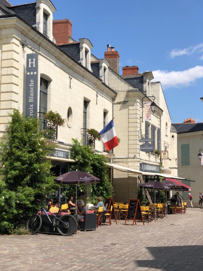 Logis Hotel La Croix Blanche Fontevraud Exteriör bild